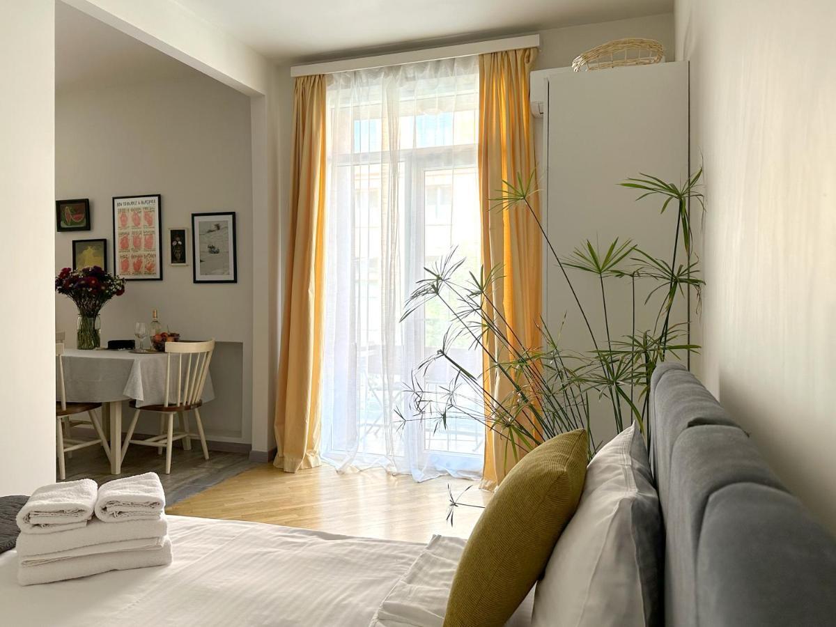 Your Charming Home, Steps To Republic Square 예레반 외부 사진