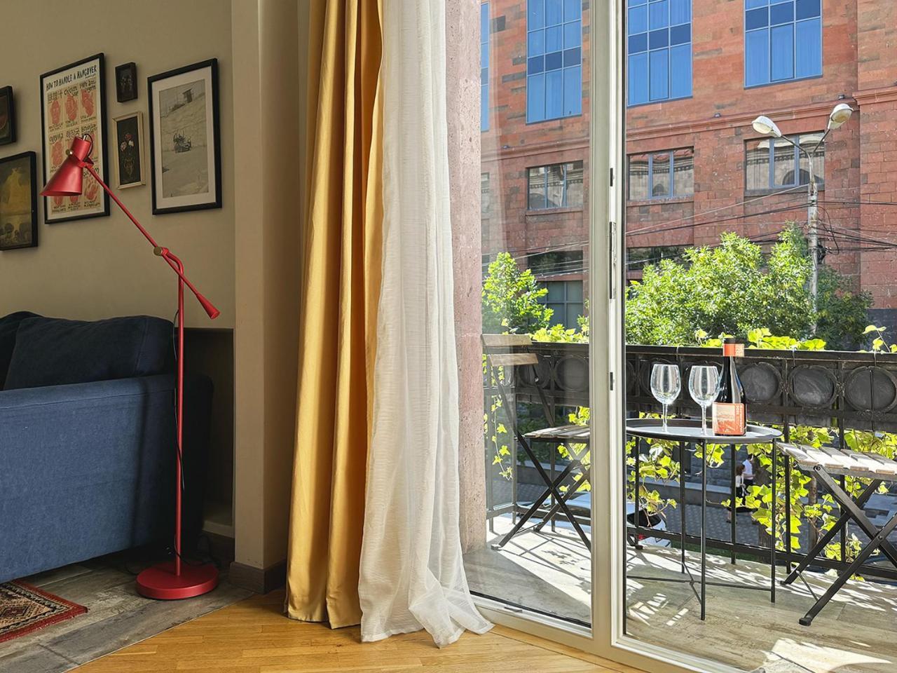 Your Charming Home, Steps To Republic Square 예레반 외부 사진