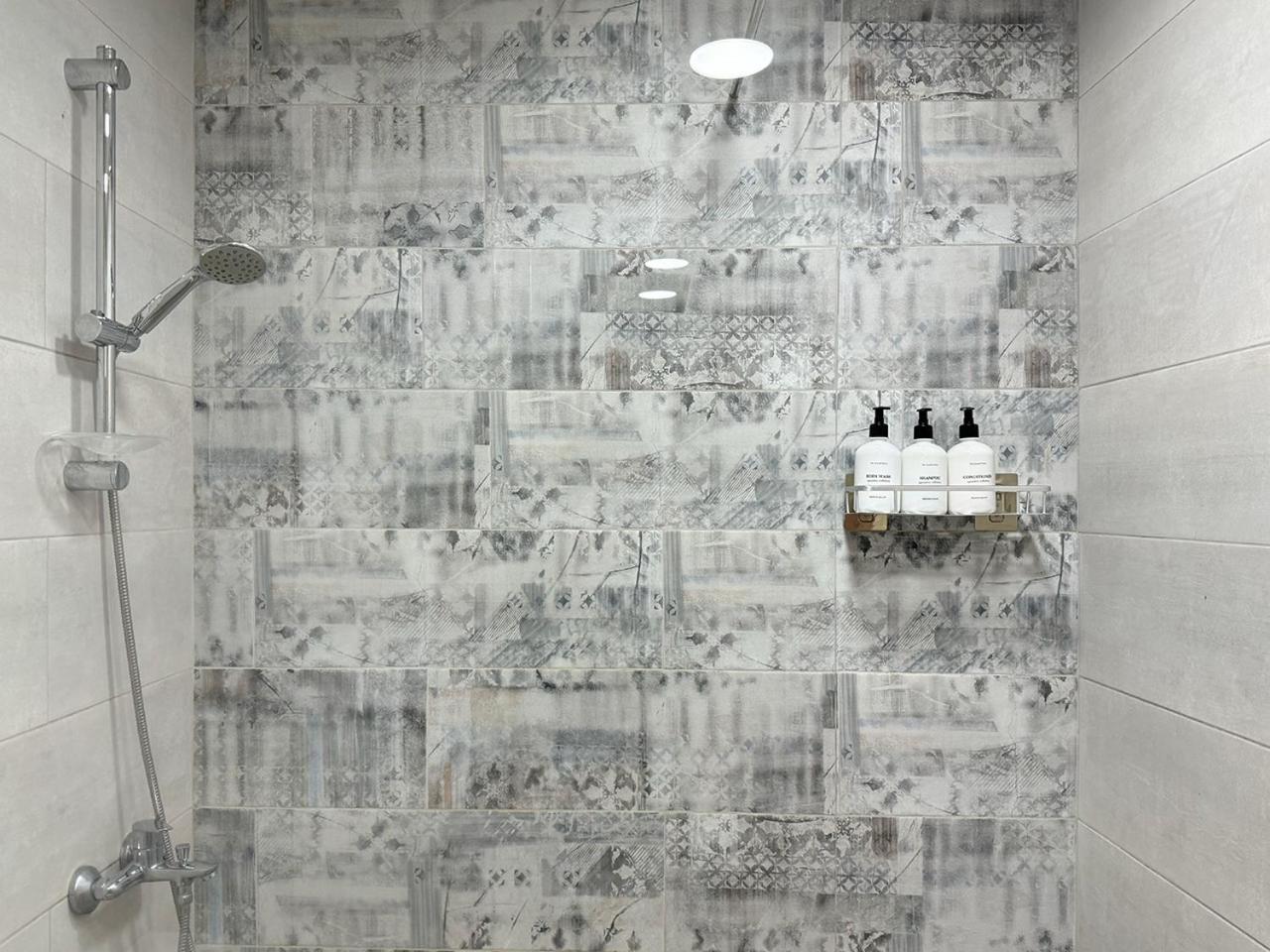 Your Charming Home, Steps To Republic Square 예레반 외부 사진